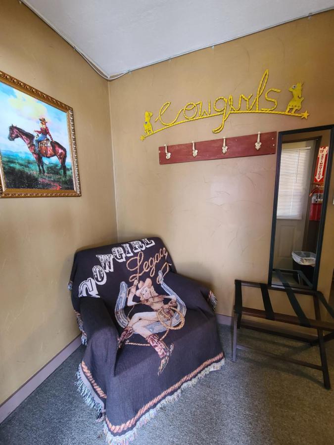 Buffalo Girls Hotel Кантън Екстериор снимка