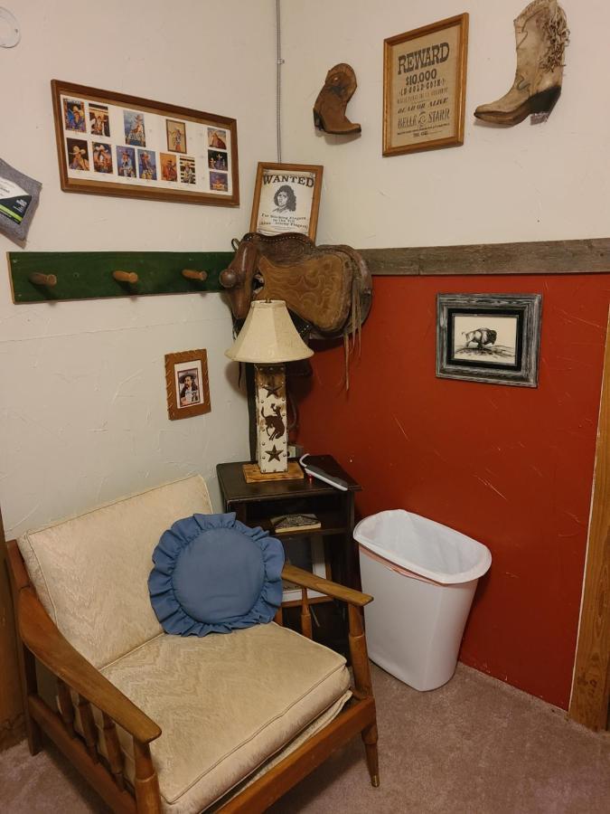Buffalo Girls Hotel Кантън Екстериор снимка