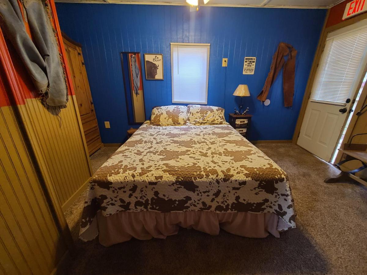 Buffalo Girls Hotel Кантън Екстериор снимка