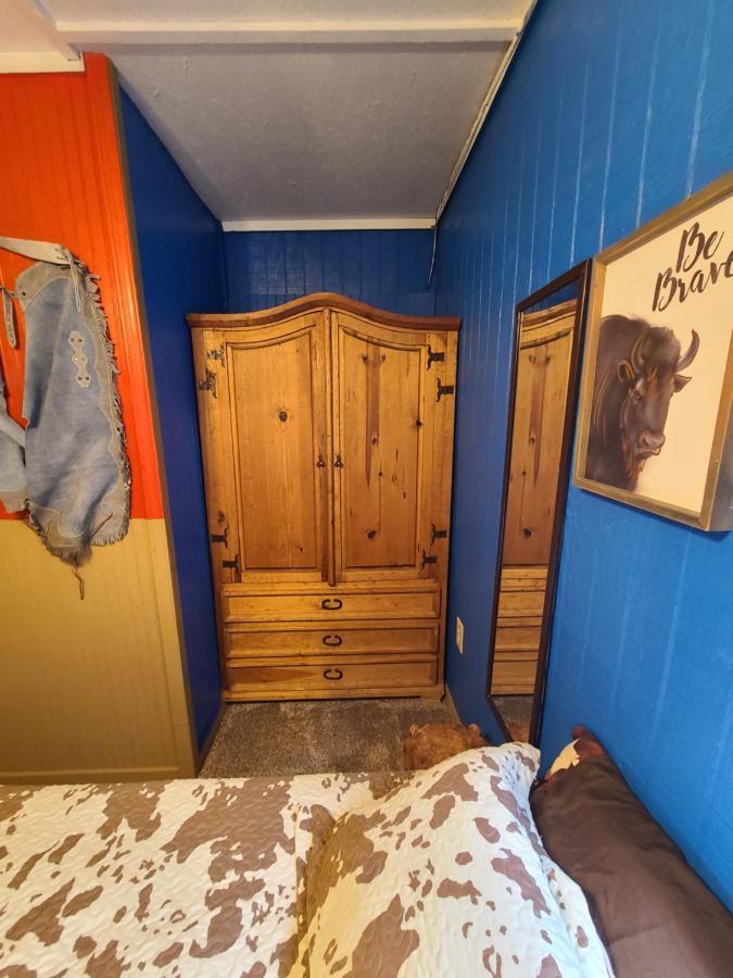 Buffalo Girls Hotel Кантън Екстериор снимка
