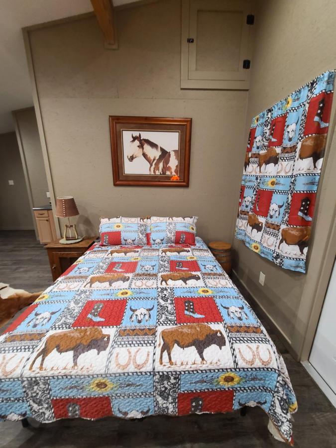 Buffalo Girls Hotel Кантън Екстериор снимка