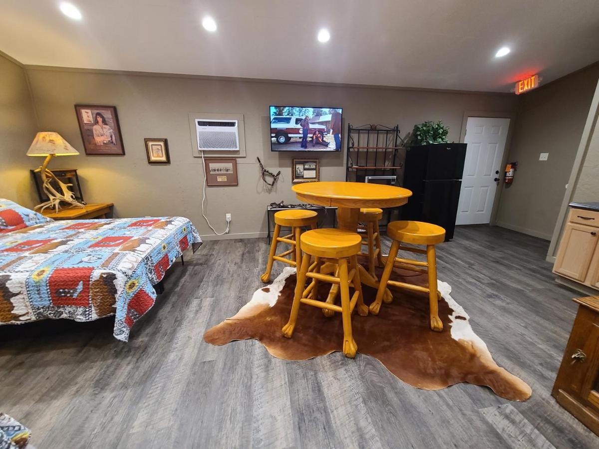 Buffalo Girls Hotel Кантън Екстериор снимка