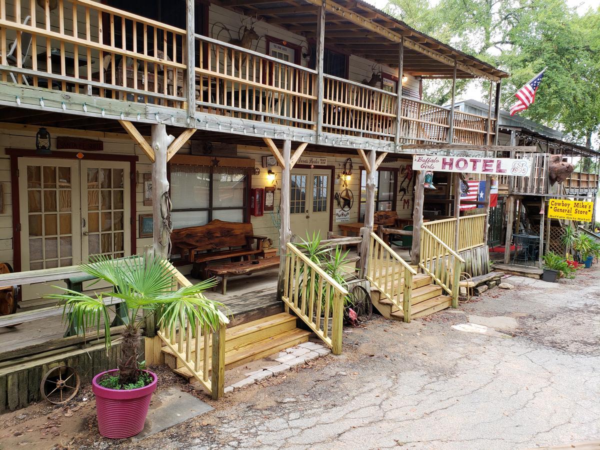 Buffalo Girls Hotel Кантън Екстериор снимка